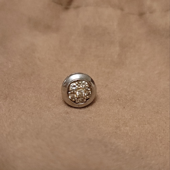 White Gold Diamond Stud Earring - Picture 4 of 6